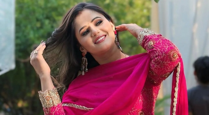 অভিনেতার আপত্তিকর স্পর্শ, ইন্ডাস্ট্রি ছাড়ছেন অভিনেত্রী