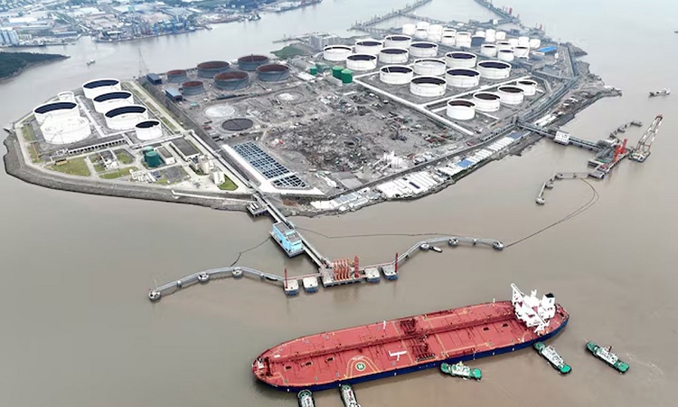 রুশ তেল কেনা &lsquo;স্থগিত&rsquo; করল চীনের রাষ্ট্রীয় কোম্পানিগুলো