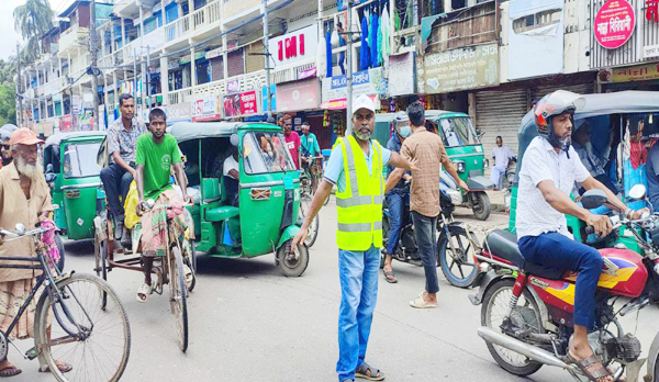 নগরীতে যানজট নিরসন ও ফুটপাত দখমুক্ত কাজ করছে নিসচা