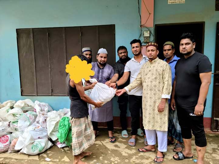 দক্ষিণ সুরমায় ফরিদপুর যুব সংঘের ত্রাণ সামগ্রী বিতরণ