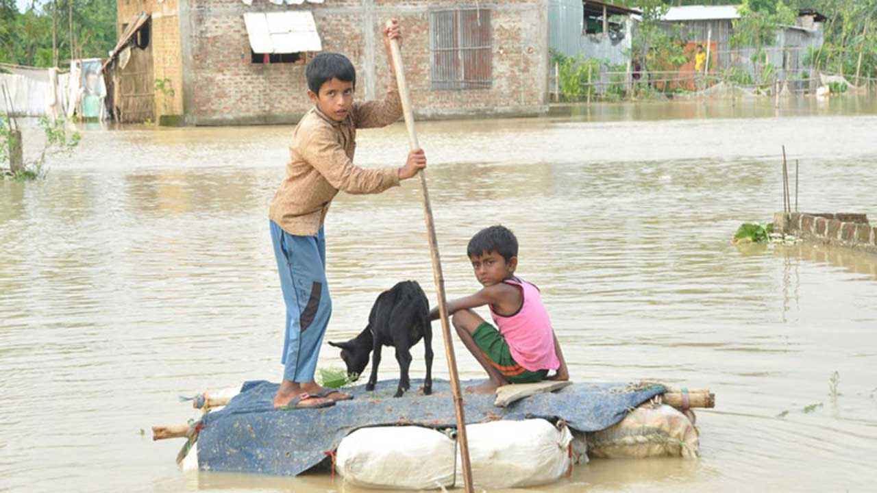 বাংলাদেশে বন্যায় ক্ষতিগ্রস্ত পৌনে ৮ লাখ শিশু