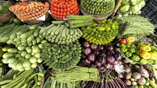 ঊর্ধ্বমুখী সবজির বাজার, দিশেহারা সাধারণ মানুষ