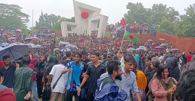 হাসিনা পালানোর খবর পেয়ে দুপুরেই সটকে পড়েন সবাই