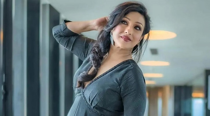 প্রতি রাতে কান্না পায় ঋতুপর্ণার