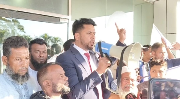 সিলেট এয়ারপোর্টে ভালোবাসায় সিক্ত ব্যারিস্টার নূরুল হুদা জুনেদ