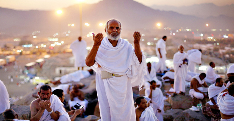 &lsquo;লাব্বাইক&rsquo; ধ্বনিতে মুখরিত আরাফাত ময়দান