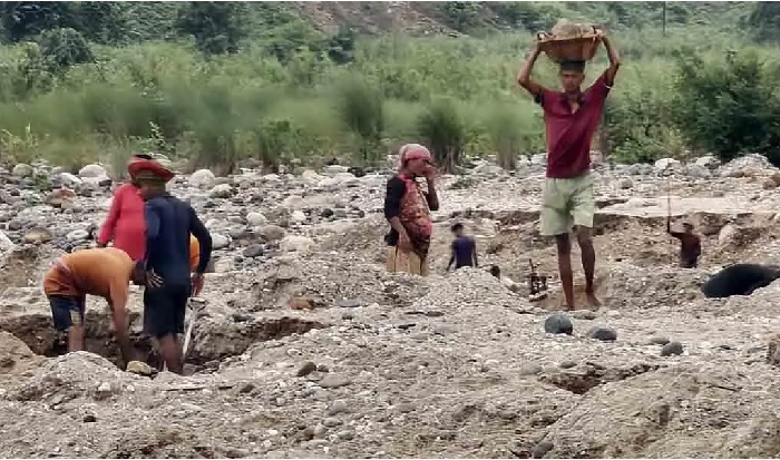 বেপরোয়া লুটপাটে &lsquo;পাথরশূণ্য&rsquo; সাদাপাথর