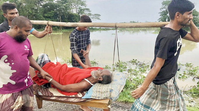 নামছে পানি, বাড়ছে দুর্ভোগ