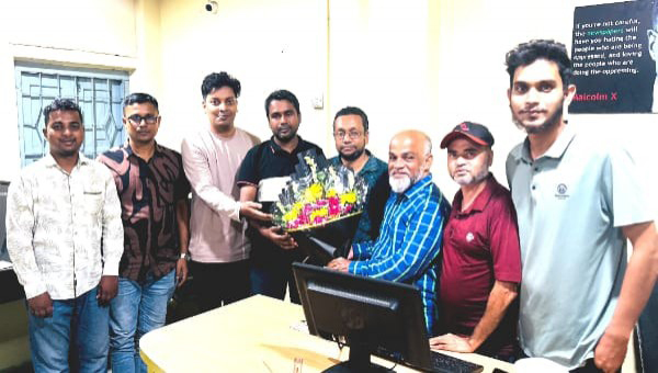 জন্মদিনে ফুলেল শুভেচ্ছায় সিক্ত সাংবাদিক সাদিক চৌধুরী
