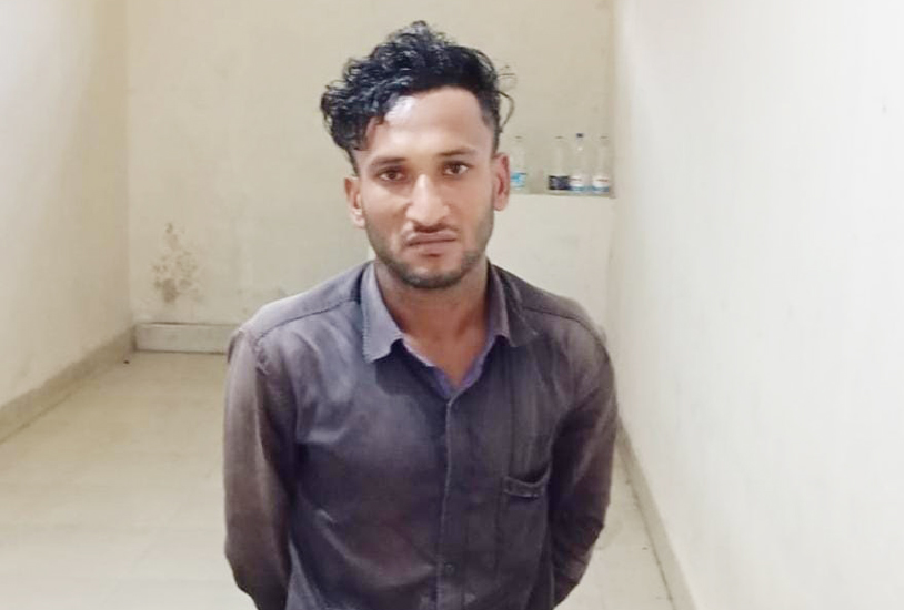 তালতলা থেকে চোলাই মদসহ সহ আটক ১