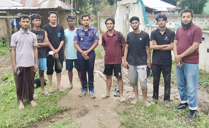 হামহাম জলপ্রপাতে আটকে ১০ পর্যটক, যৌথ অভিযানে উদ্ধার