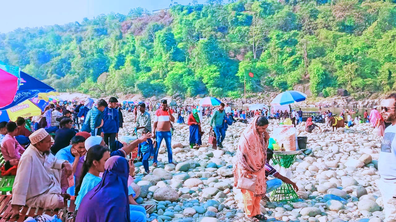 জাফলংয়ে কনকনে শীতে পর্যটক হ্রাস