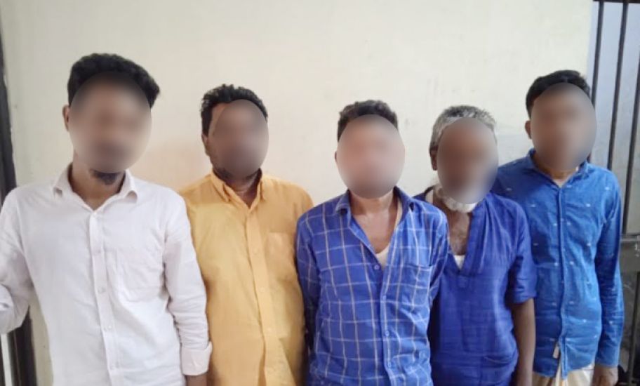  মাছিমপুর থেকে ৫জুয়াড়ি গ্রেফতার
