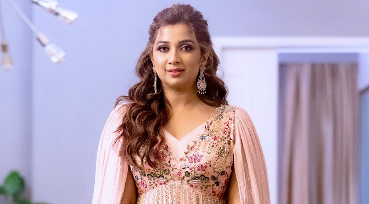 ভক্তের কাণ্ডে আবেগাপ্লুত শ্রেয়া!