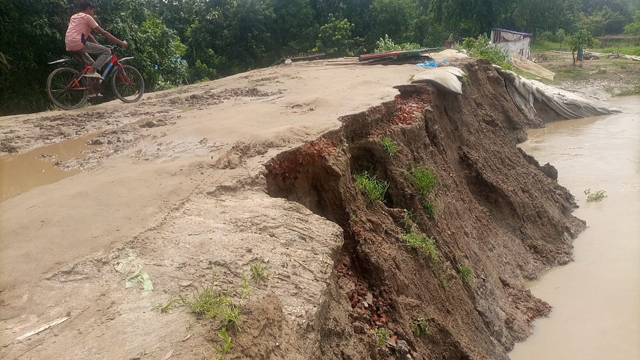 হবিগঞ্জে খোয়াই নদীর বাঁধে আবারও ধস, আতঙ্কে এলাকাবাসী