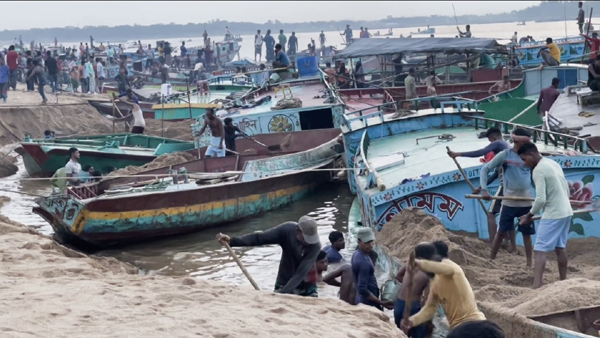 যাদুকাটায় বালু লুটের মহোৎসব, হুমকিতে শিমুলবাগানসহ ২০ এলাকা