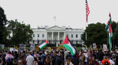 হোয়াইট হাউসের সামনে যুদ্ধবিরোধী বিক্ষোভ