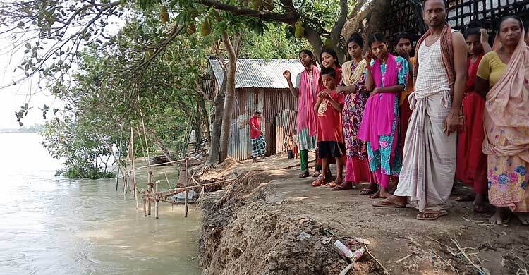 পাহাড়ি ঢলে আর রূপসার ভাঙনে বিলীন অর্ধশতাধিক বসতঘর