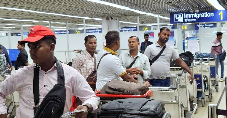 ফ্লাইট স্থগিত, শাহজালাল বিমানবন্দরে অনিশ্চয়তায় হাজারো যাত্রী