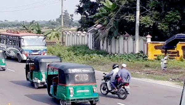নিষেধাজ্ঞার পরও ঢাকা-সিলেট মহাসড়কে থ্রি-হুইলার, বাড়ছে দুর্ঘটনার ঝুঁকি