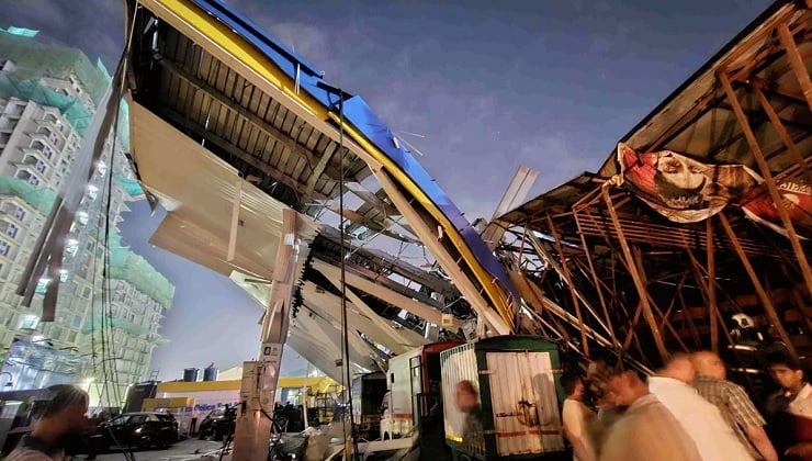 মুম্বাইয়ে ঝড়ে বিলবোর্ড ভেঙে নিহত ১৪, আহত ৭০