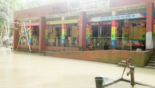 জগন্নাথপুরে বন্যায় পাঠদান বন্ধ ৭৫ শিক্ষাপ্রতিষ্ঠানে 