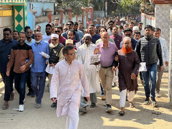 বিএনপি প্রার্থী আব্দুল মুক্তাদিরের গণসংযোগ