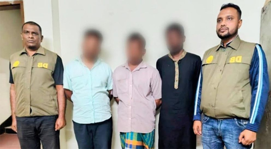 দক্ষিণ সুরমায় আটক ৩