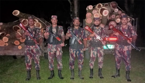 বিয়ানীবাজারে দুই পিকাআপবর্তী কাঠ জব্দ করলো বিজিবি