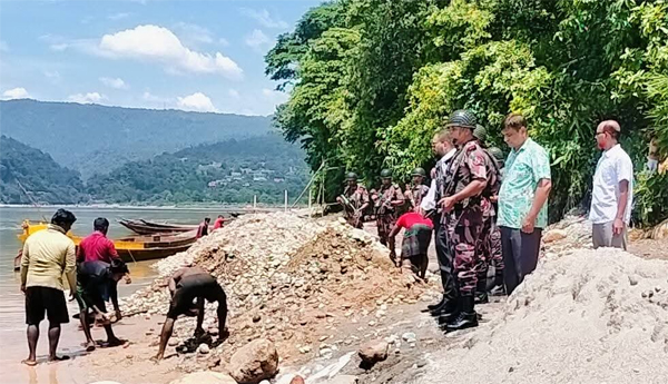 জাফলংয়ে দেড়হাজার ঘনফুট পাথর উদ্ধার, ৫০টি নৌকা ধ্বংস