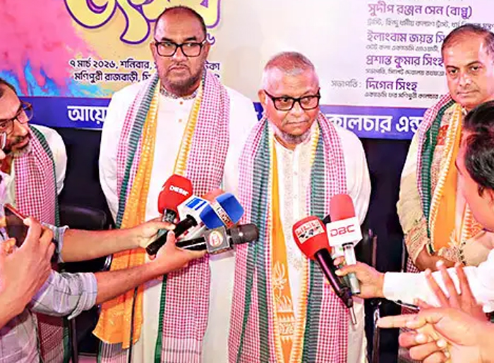 ফ্লাইট বাতিলে বিপাকে প্রবাসীরা, সহায়তায় হটলাইন চালু: মন্ত্রী