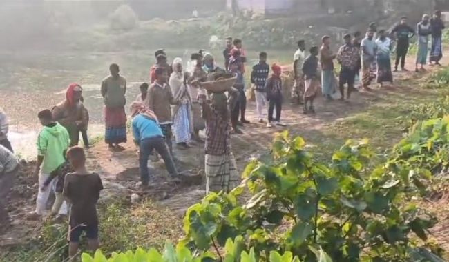 প্রায় তিন বছর ধরে সমাজচ্যুত ৩০ পরিবার