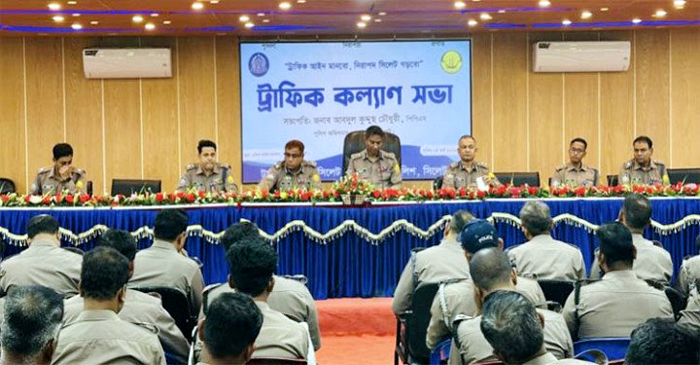 অপেশাদার আচরণে পুলিশের বিরুদ্ধে কঠোর ব্যবস্থা: পুলিশ কমিশনার