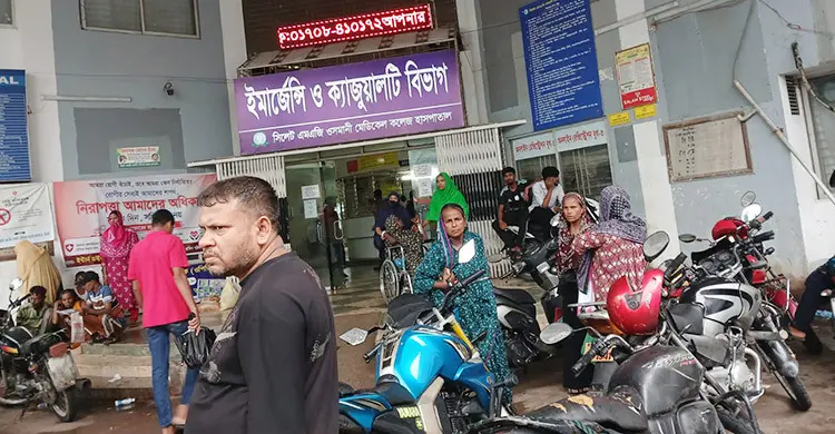 রোগীর স্বজনদের সঙ্গে সংঘর্ষ, কর্মবিরতিতে ইন্টার্ন চিকিৎসকরা