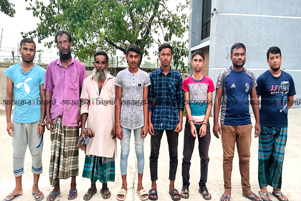 বালুচর থেকে ডিবির অভিযানে ৮ জুয়াড়ি আটক