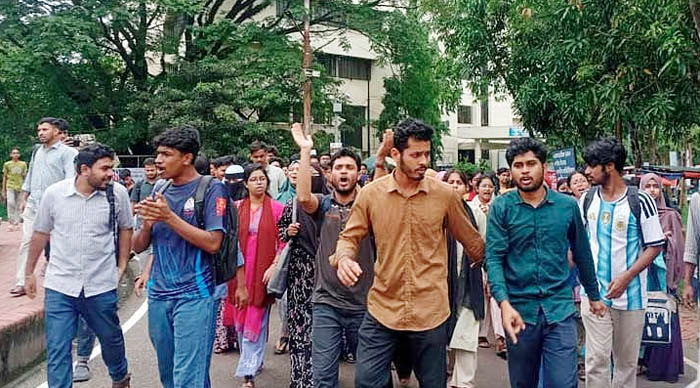 ক্যান্টিনের খাবারের মান নিয়ে পোস্ট: শাবিতে শিক্ষার্থীকে মারধরের প্রতিবাদ
