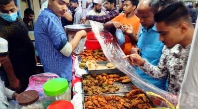 প্রথম দিনেই জমে উঠেছে ইফতার বাজার