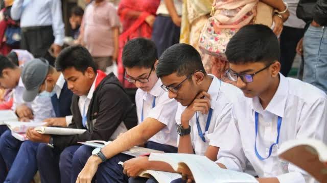 বন্যার কারণে এইচএসসি পরীক্ষা স্থগিত