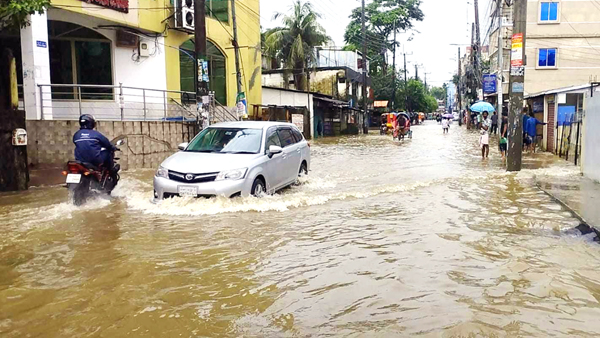 ফের জলাবদ্ধতার কবলে নগরী