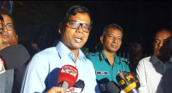 হকাররা আজ ফুটপাথ বা রাজপথে বসেননি : ডিসি