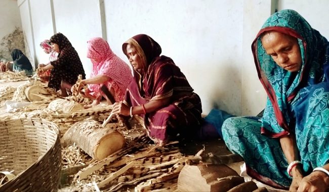 চায়ের রাজ্যে সুঘ্রাণ ছড়াচ্ছে আগর-আতর
