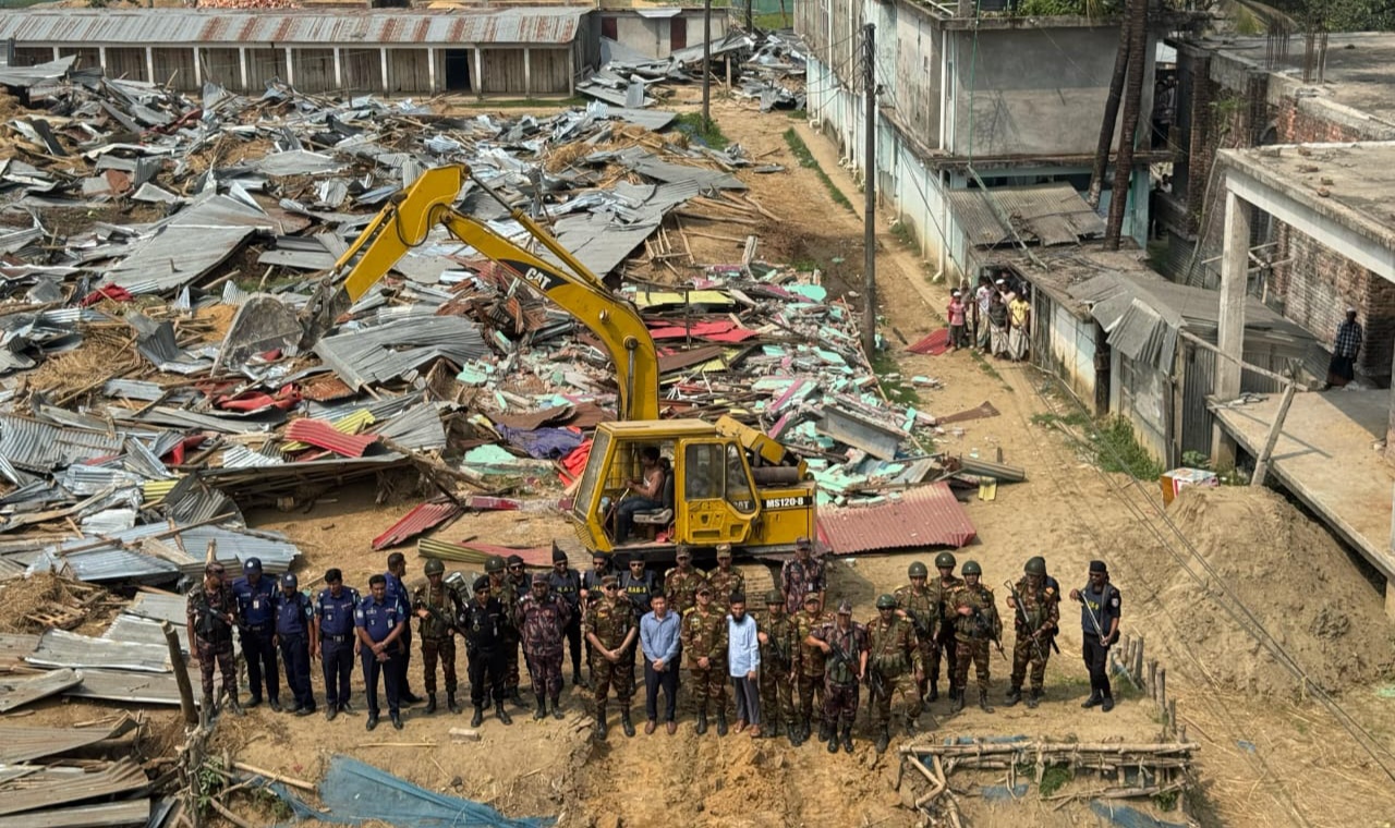 হরিপুরে যৌথ বাহিনীর অভিযান, অবৈধ গরু-মহিষের হাঁট উচ্ছেদ