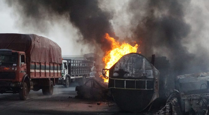 নাইজেরিয়ায় জ্বালানির ট্রাকে বিস্ফোরণ, পুড়ে ৪৮ জনের মৃত্যু