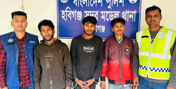 হবিগঞ্জে ইজিবাইক ছিনতাইয়ের সময় আটক ৩