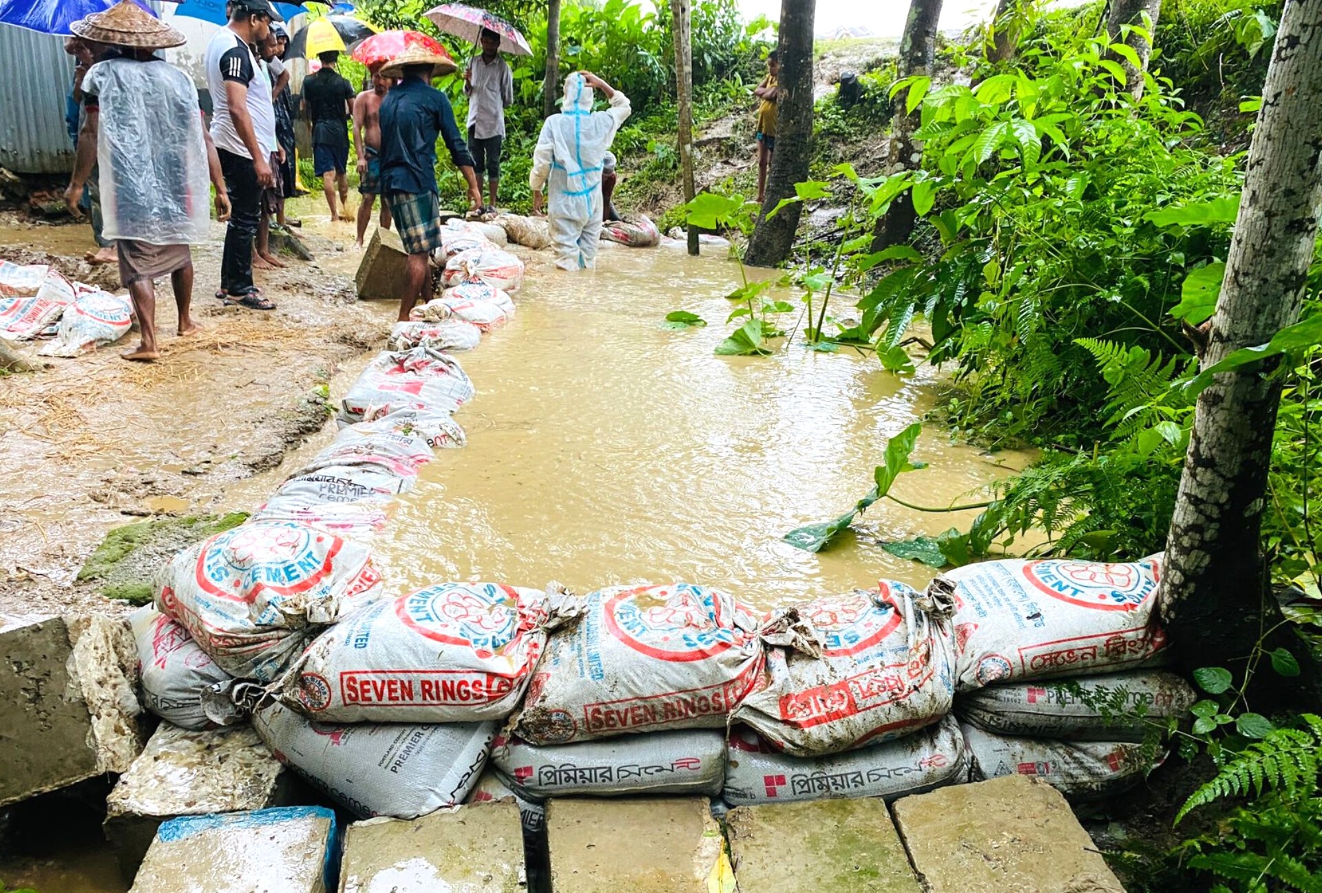 মৌলভীবাজারে ২ লক্ষাধিক মানুষ পানিবন্দি