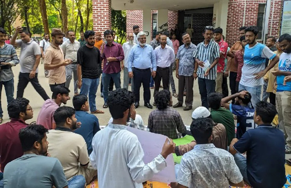 শাকসু নির্বাচনের দাবিতে আন্দোলনে শাবি শিক্ষার্থীরা