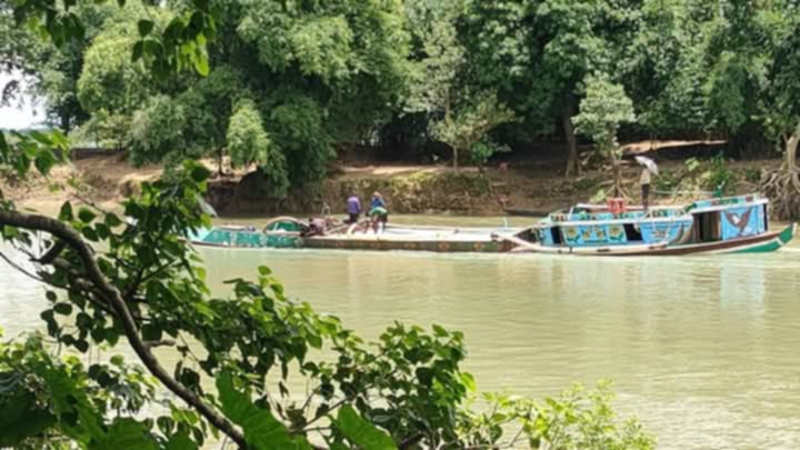 বালু লুটে হুমকিতে রাবার ড্যাম ও বসবাড়ি