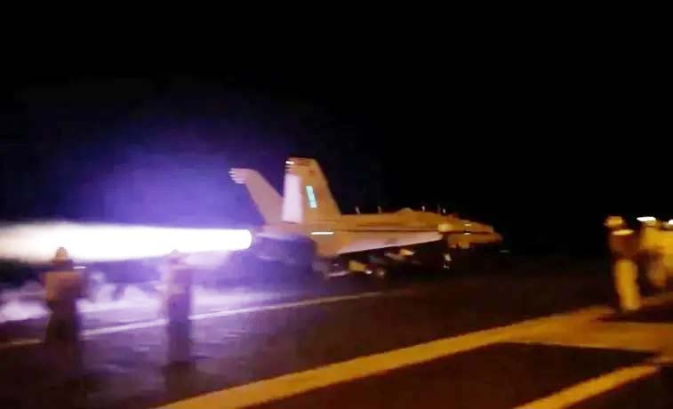 ইরাক-সিরিয়ায় ৮৫ লক্ষ্যবস্তুতে যুক্তরাষ্ট্রের হামলা