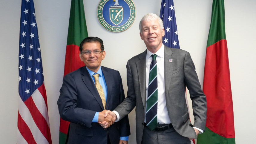 &lsquo;জ্বালানি কূটনীতিতে&rsquo; নেমেছে সরকার