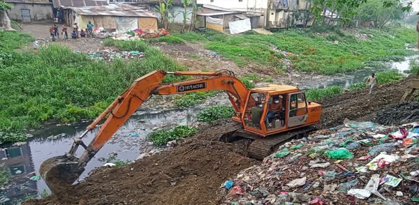 দখল-দূষণে অস্থিত্ব সংকটে বাসিয়া, নামেমাত্র ময়লা অপসারণ 